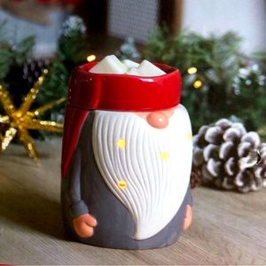 SOLD Christmas Santa Gnome wax warmer. Comes with free wax bar